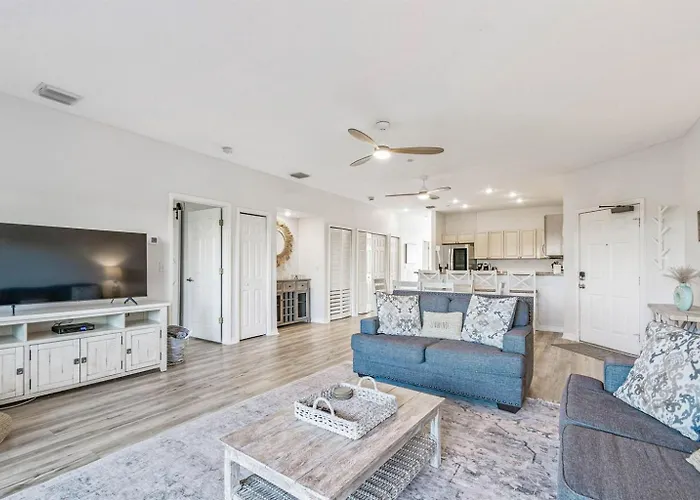 Spacious Intracoastal 3 Min Walk To Beach! Clearwater Beach