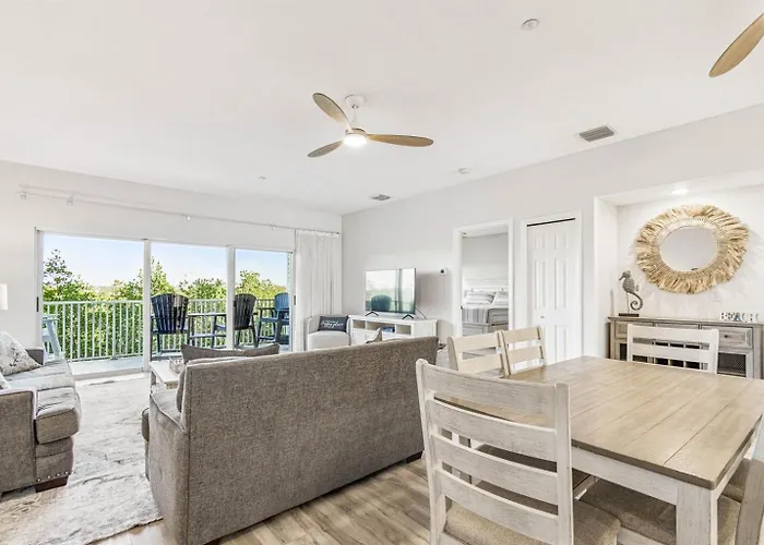 Spacious Intracoastal 3 Min Walk To Beach! Clearwater Beach