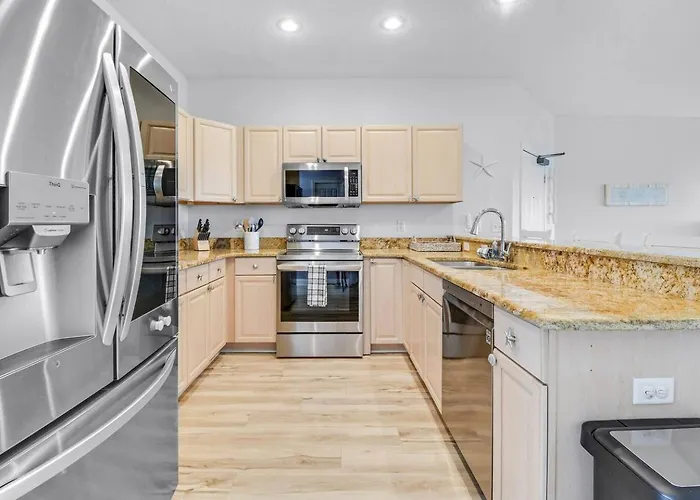 Spacious Intracoastal 3 Min Walk To Beach! Apartment