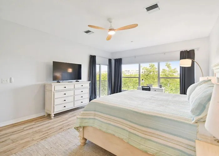 Spacious Intracoastal 3 Min Walk To Beach! Apartment Clearwater Beach