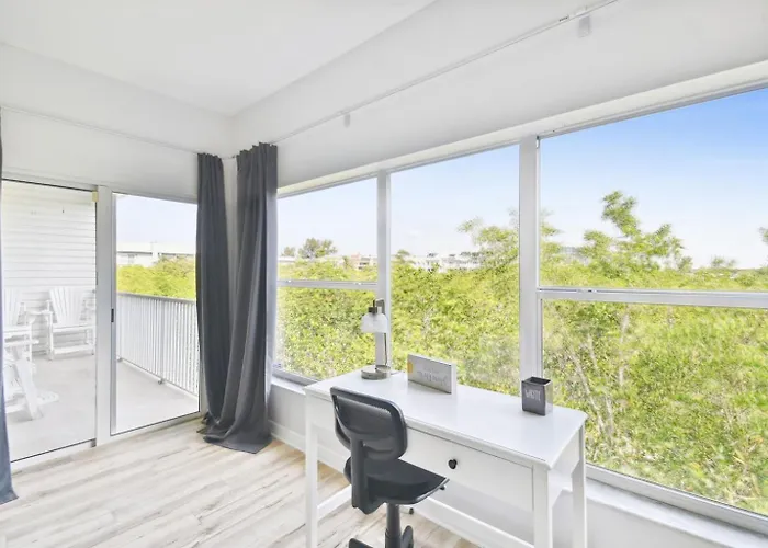 Spacious Intracoastal 3 Min Walk To Beach! Clearwater Beach