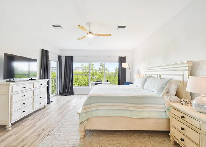 Spacious Intracoastal 3 Min Walk To Beach! * Clearwater Beach