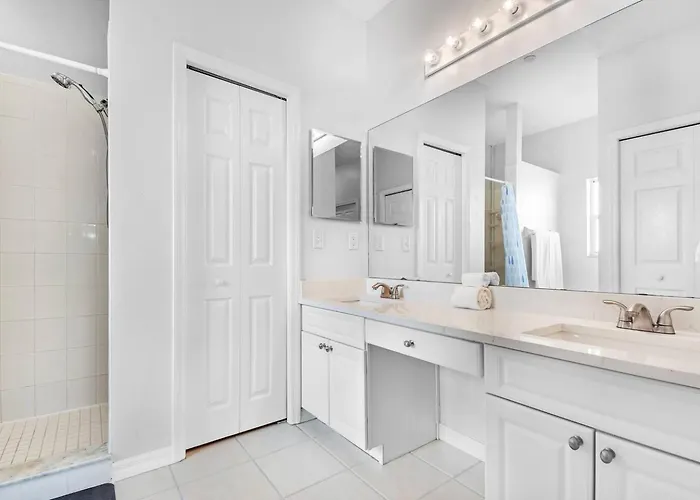 Spacious Intracoastal 3 Min Walk To Beach!
