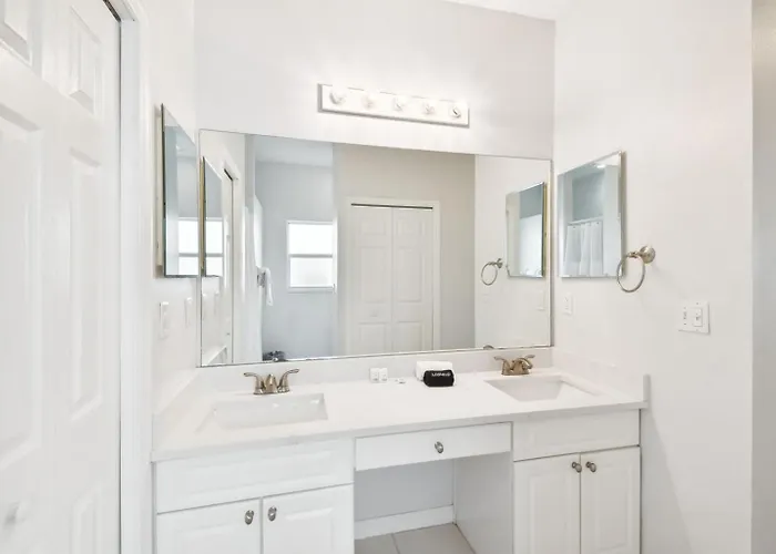 Spacious Intracoastal 3 Min Walk To Beach! *