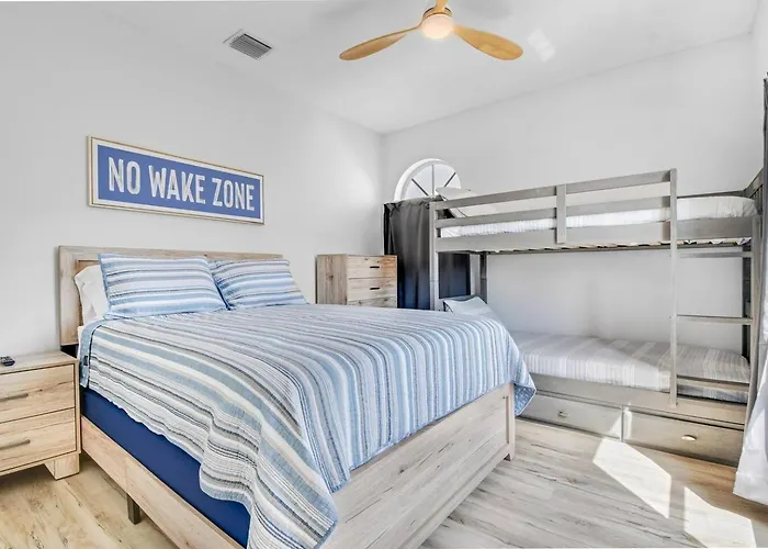 Spacious Intracoastal 3 Min Walk To Beach! * Clearwater Beach