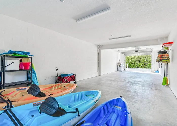 Spacious Intracoastal 3 Min Walk To Beach! * Clearwater Beach