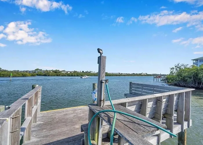 Spacious Intracoastal 3 Min Walk To Beach! * Clearwater Beach