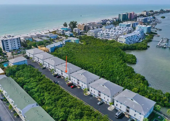 Spacious Intracoastal 3 Min Walk To Beach! Apartment *