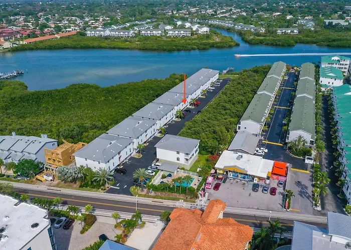 Apartment Spacious Intracoastal 3 Min Walk To Beach! *